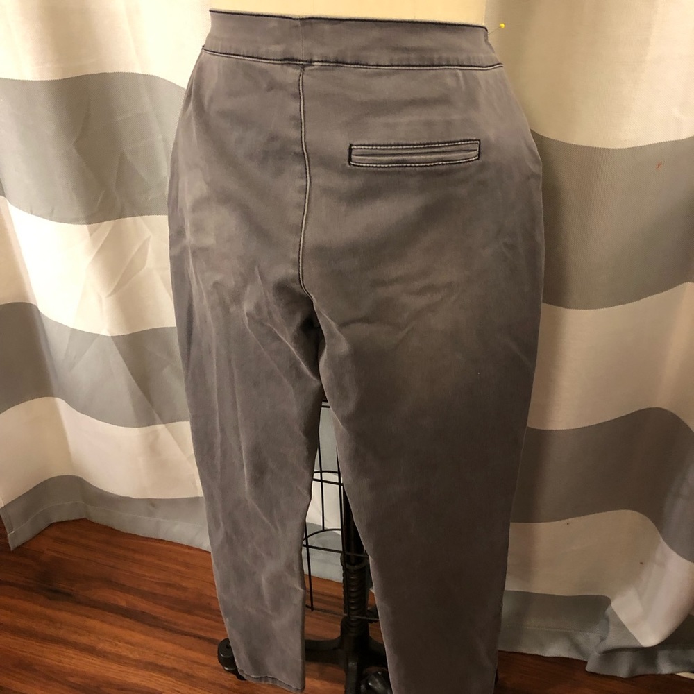 Delia’s straight leg Rock star pants with stitching detail on sides gray - Picture 7 of 9